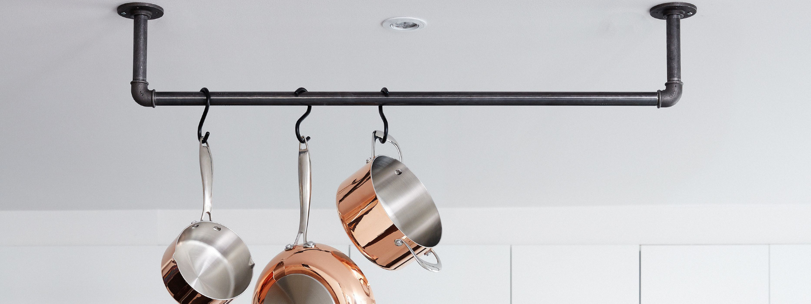 Portants à vêtements pour mur ou plafond